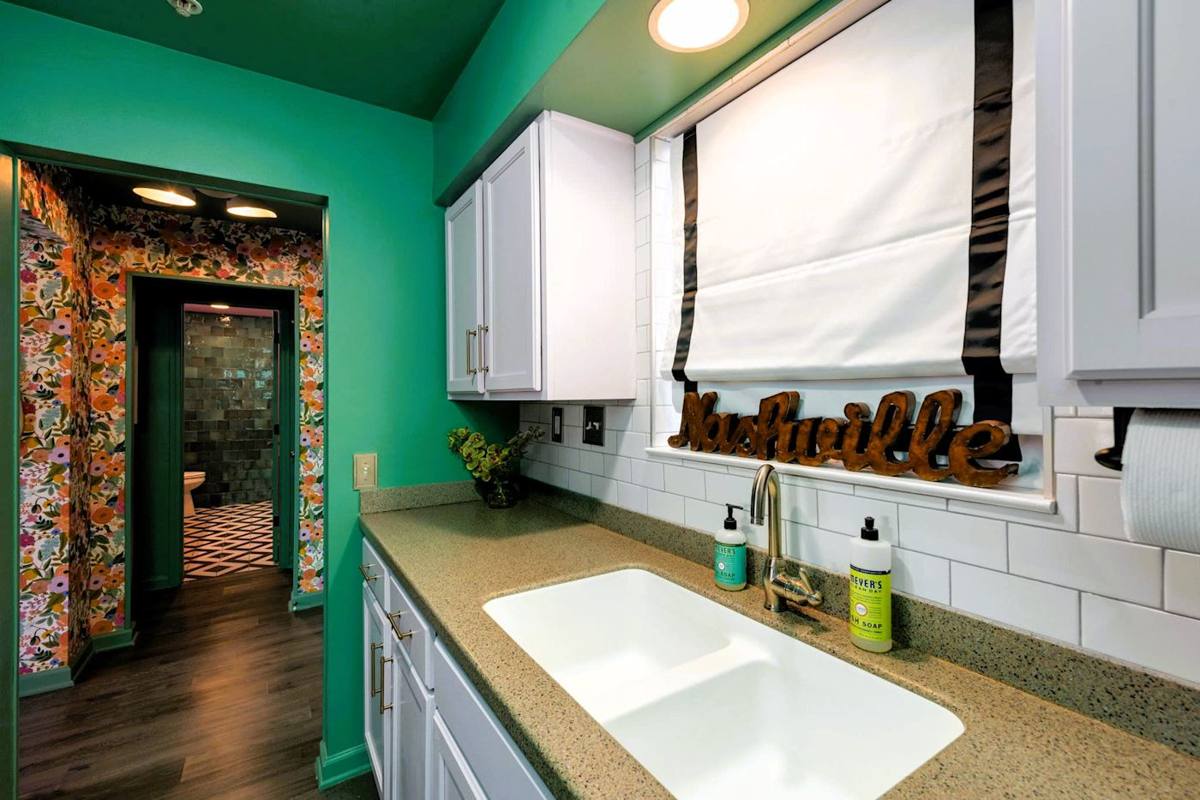 Who said bathrooms can't be chic? Step into this green dreamland and elevate your daily routines with a touch of nature-inspired luxury. 🌱💚 #GreenChic