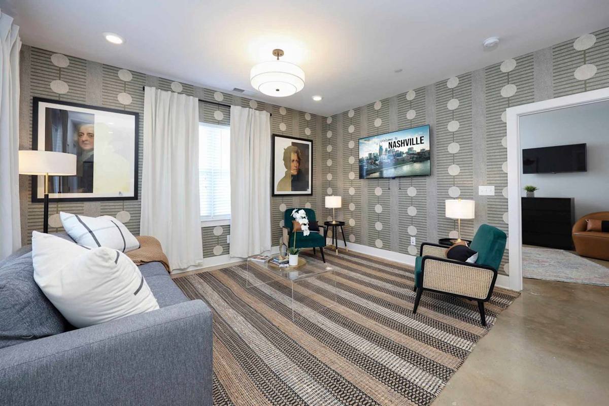 Bright space with stylish furniture, perfect for relaxation and unwinding in Nashville!