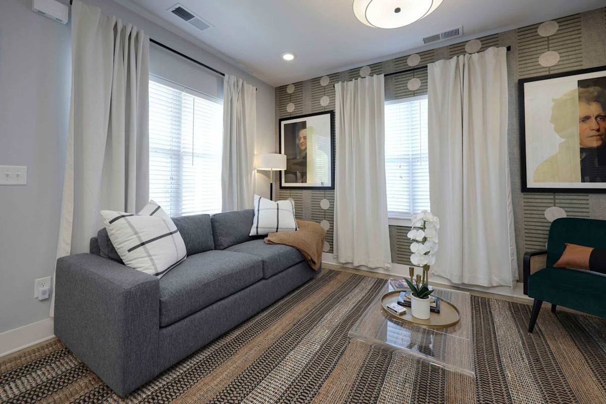 Bright space with stylish furniture, perfect for relaxation and unwinding in Nashville!