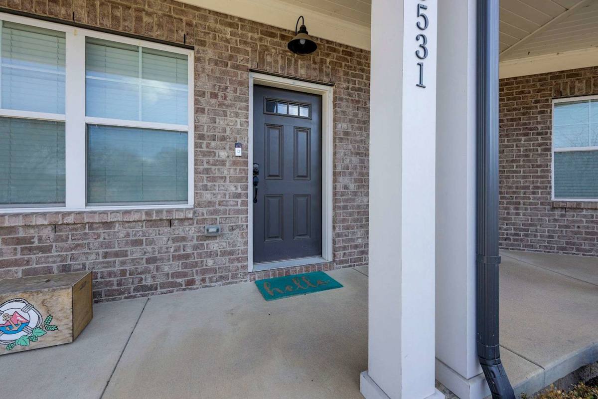 Enjoy the stylish brick facade and inviting balconies in vibrant Nashville!