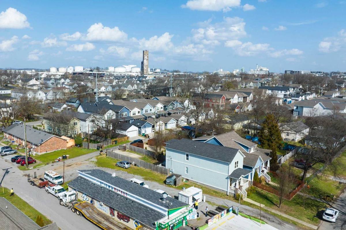 Experience Nashville's vibrant skyline from your perfect getaway!