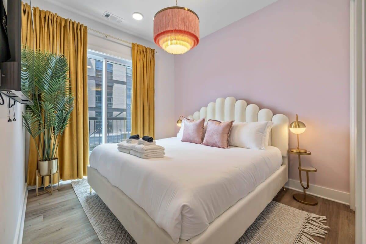This sophisticated bedroom, adorned in subtle shades of pink, provides an exquisite sanctuary for a tranquil and restful night's sleep.