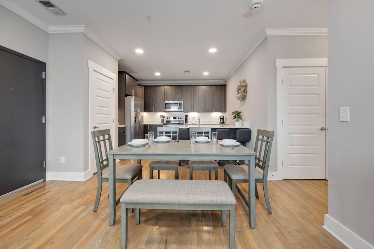 Enjoy meals in style at the chic table, perfect for gatherings or game nights!