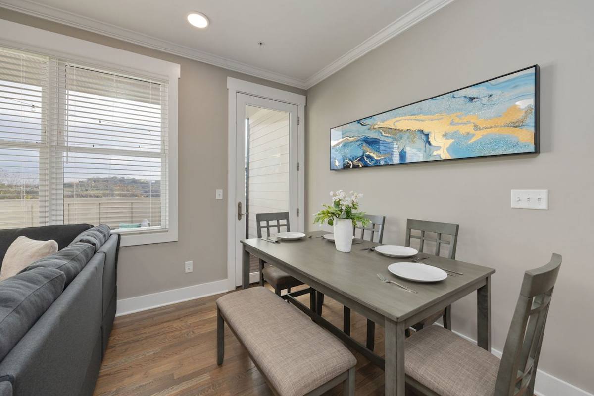 Bright and inviting space for memorable meals and warm conversations!