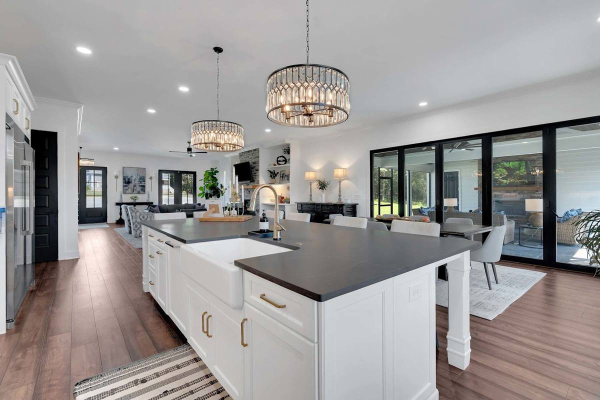 Cook up a storm with stylish fixtures and bright, airy views!
