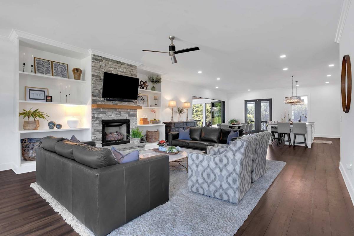 Bright, airy space with stylish decor, perfect for relaxation and gathering!