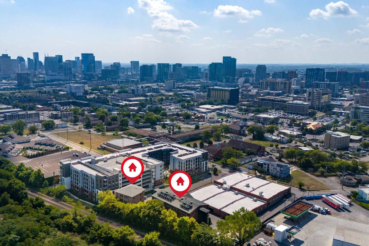 Skyline Retreat: Enjoy stunning city views from your stylish getaway!